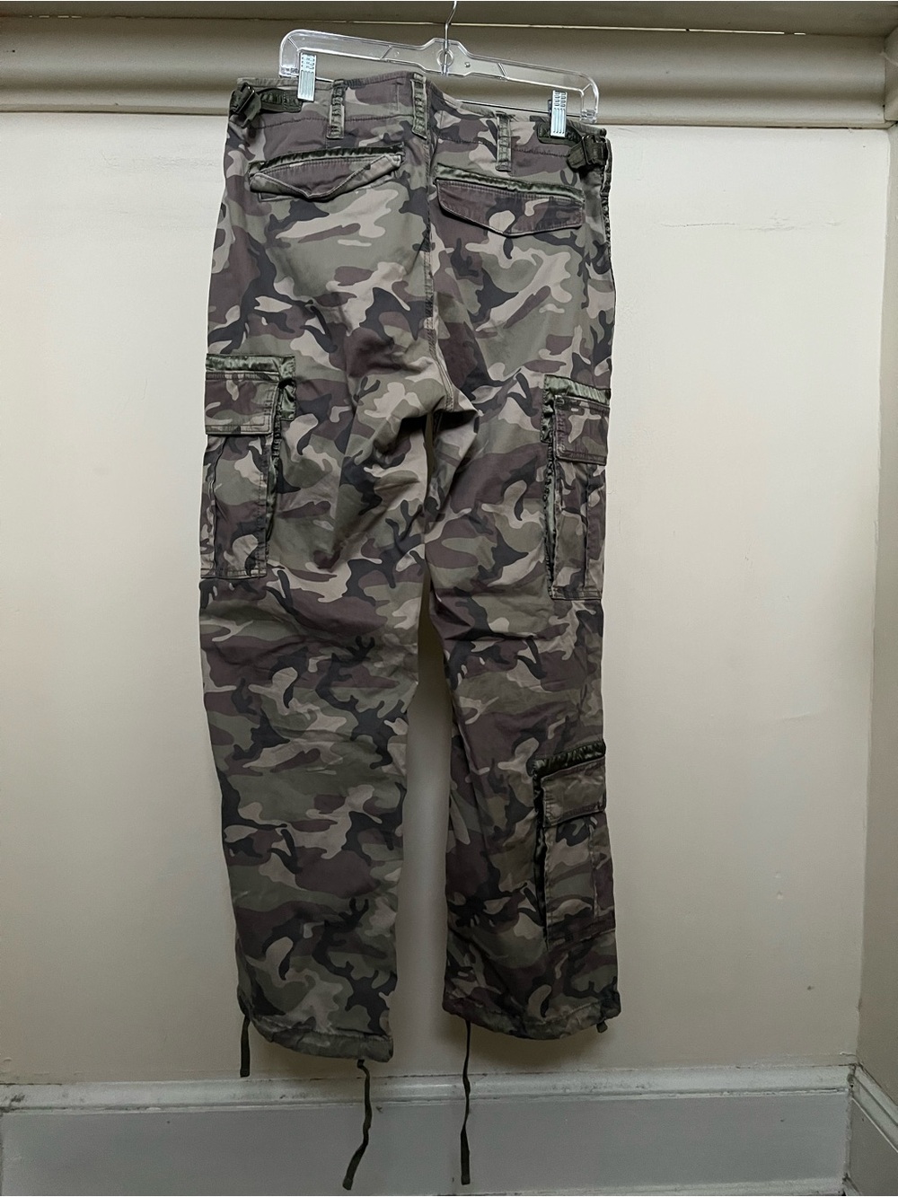 Abercrombie Women’s Camo Cargo Pants - Olive/Gray Camouflage - Picture 2 of 3